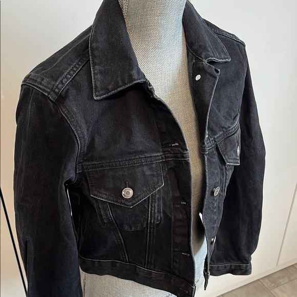 H&M Cropped Black Denim Jacket, Size XS - Picture 3 of 9